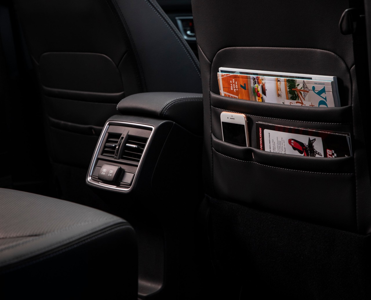 Subaru Forester 2.5 Premium interior LR 28.jpg