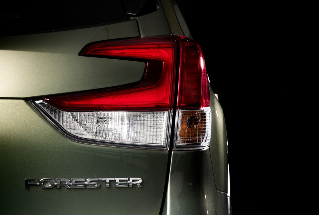 Subaru Forester 2.5 Premium interior LR 33.jpg